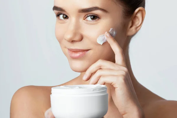 Skincare Beauty Concept Young Pretty Woman Holding Cosmetic Cream — Stock Photo, Image