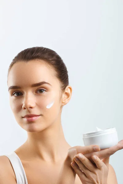 Skincare Beauty Concept Young Pretty Woman Holding Cosmetic Cream — Stock Photo, Image