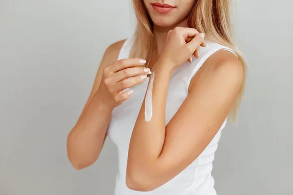 Closeup Female Hands Applying Hand Cream Hand Skin Care — Stock Photo, Image