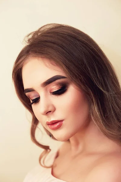 Vacker Modell Flicka Med Mode Lyx Makeup Långa Ögonfransar Perfekt — Stockfoto