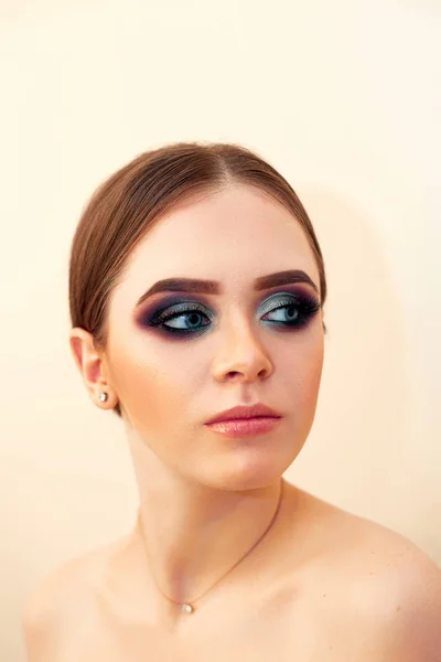 Vacker Modell Flicka Med Mode Lyx Makeup Långa Ögonfransar Perfekt — Stockfoto