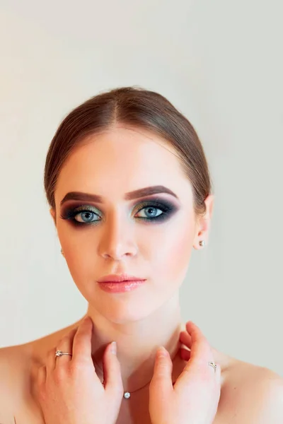 Vacker Modell Flicka Med Mode Lyx Makeup Långa Ögonfransar Perfekt — Stockfoto