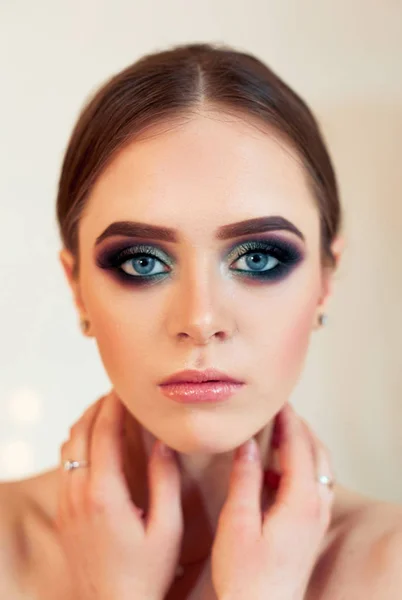 Vacker Modell Flicka Med Mode Lyx Makeup Långa Ögonfransar Perfekt — Stockfoto