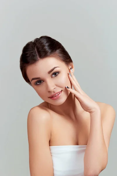 Huidverzorging Beauty Concept Mooie Jonge Vrouw Met Schone Frisse Huid — Stockfoto