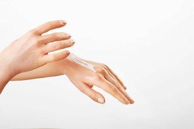 El kremi. Sağlıklı Hands.Female nemlendirici uygulayarak elleri için banyodan sonra. Cilt Bakımı kavramı