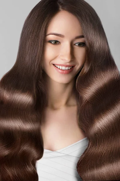 Hair Smiling Beautiful Woman Brown Hair Hairstyle Hair Care — Stock Photo, Image