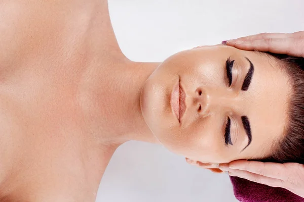 Ansiktsmassage Närbild Ung Kvinna Spa Behandling Massage Beauty Spa Salon — Stockfoto