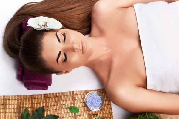 Porträtt Ung Vacker Kvinna Spa Salon Spa Body Massage Behandling — Stockfoto