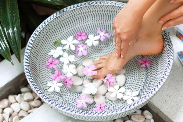 Spa Behandeling Product Voor Vrouw Voeten Voet Spa Voetenbad Schaal Stockfoto