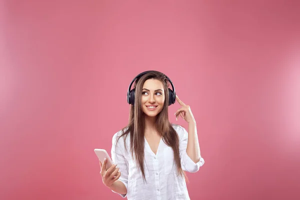 Porträt Einer Glücklichen Jungen Schönen Frau Die Isoliert Vor Rosa — Stockfoto