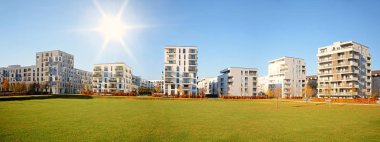 Cityscape geç sonbaharda konut binalar