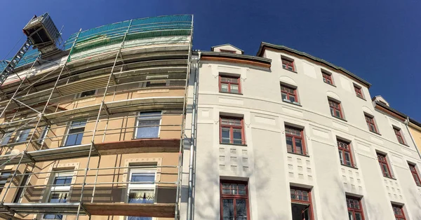 Eski yeni, Wilhelminian tarzı eski konut bina, cephe önce ve sonra yenileme