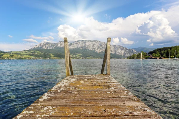 Pohled Jezero Attersee Plachetní Lodí Pohoří Rakouských Alp Nedaleko Salcburku — Stock fotografie