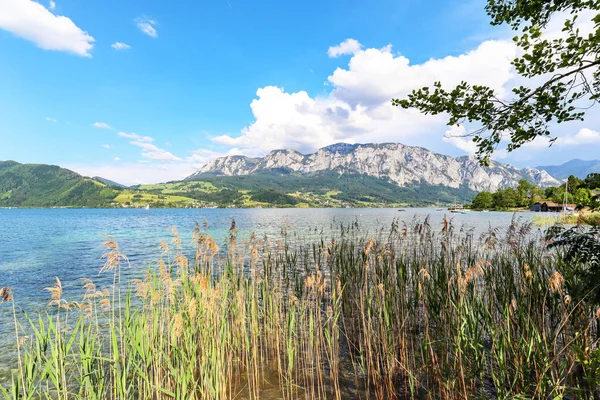 Vue Sur Lac Attersee Avec Voilier Montagnes Des Alpes Autrichiennes — Photo