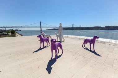 Lizbon Belem, Portekiz - 5 Ağustos 2019 'da Portekiz' in Belem ilçesinde şehir ve nehir manzaralı Maat - Sanat, Mimarlık ve Teknoloji Müzesi