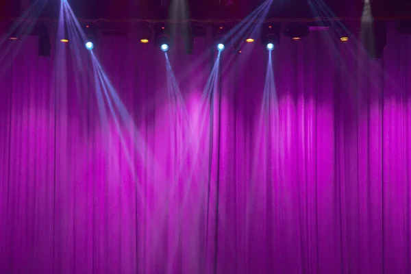 Proyectores Teatro Escenario Con Cortinas Púrpuras — Foto de Stock