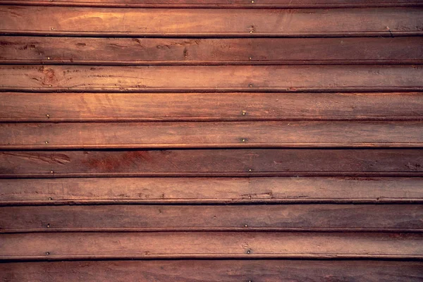 Fondo de pared de tablón de madera marrón oscuro. detalle de la antigua casa de madera —  Fotos de Stock
