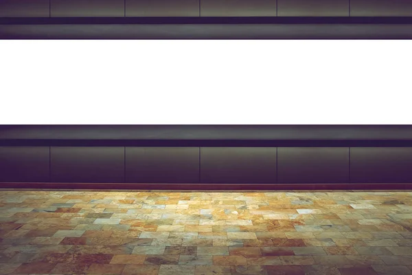 Leeg ruimte bord op donkere achtergrond in tentoonstellingsruimte — Stockfoto