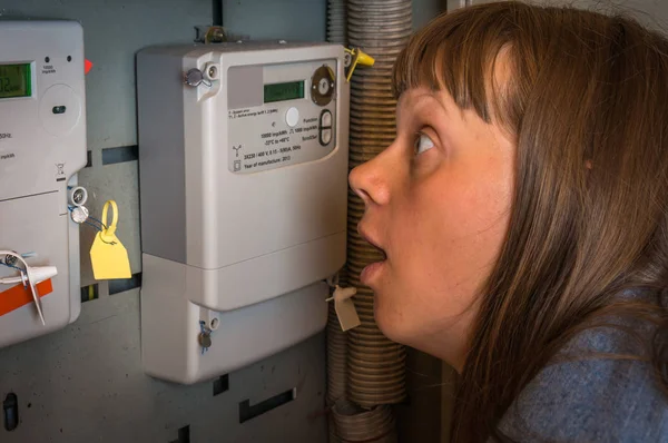 Terrified Woman Checking Electricity Meter Consumption Expensive Electricity Concept — Stock Photo, Image