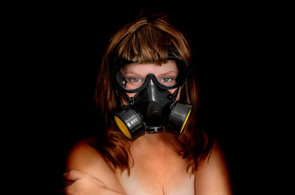 Jonge Naakte Vrouw Met Gasmasker Geïsoleerd Zwarte Achtergrond — Stockfoto