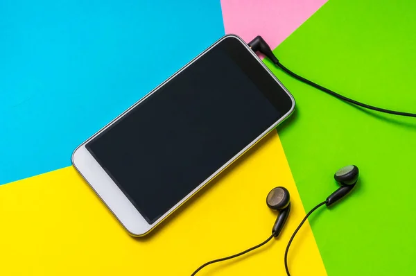 Mobiltelefon Med Hörlurar Isolerad Färgstarka Bakgrund Närbild — Stockfoto