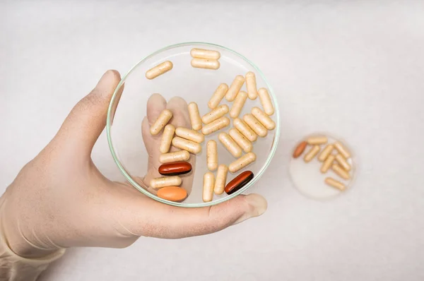 Pilules Dans Une Boîte Pétri Laboratoire Concept Médical — Photo