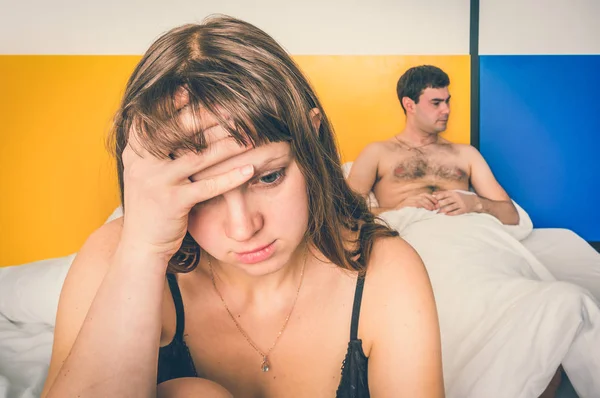 Pasangan Yang Tidak Bahagia Mengalami Konflik Tempat Tidur Rumah Pertengkaran — Stok Foto