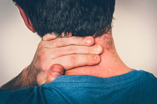 Man Met Spier Letsel Met Pijn Zijn Nek Lichaam Pijn — Stockfoto