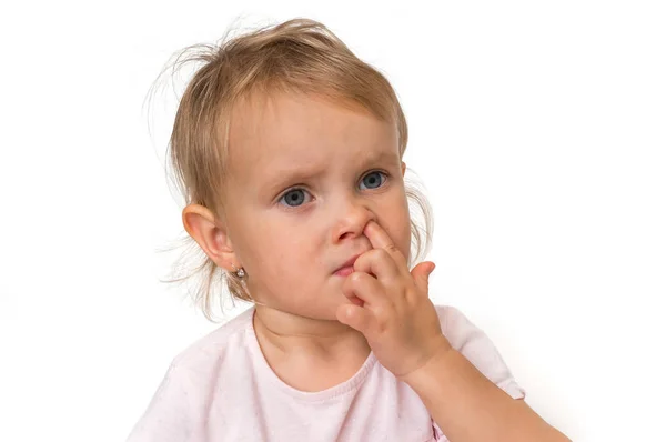 Kız Bebek Burnunu Parmak Içinde Hijyen Kavramı Ile Alıyor — Stok fotoğraf