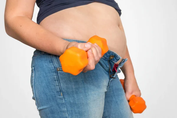 Mujer Con Sobrepeso Haciendo Ejercicios Deportivos Con Pesas Concepto Sobrepeso —  Fotos de Stock