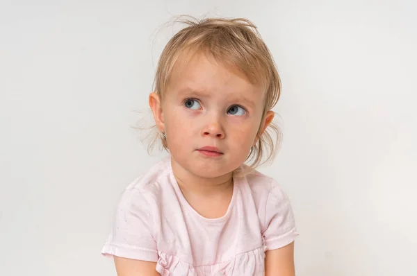 Yüzünde Hüzünlü Bir Ifade Olan Küçük Bir Bebek Mutsuz Üzgün — Stok fotoğraf
