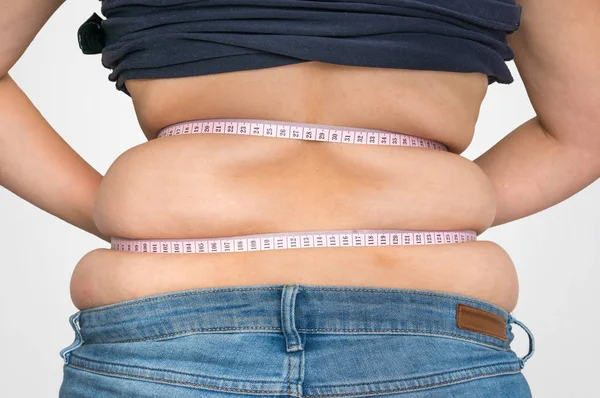 Mulher Com Excesso Peso Com Fita Está Medindo Gordura Barriga — Fotografia de Stock