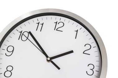 Yakın çekim görünümü saatin üzerinde beyaz - izole kavramı, son tarih ve saat