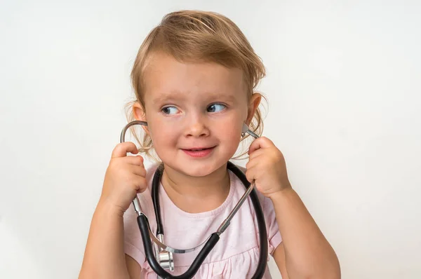Kleine Baby Speelt Arts Met Stethoscoop Handen — Stockfoto