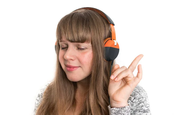 Hübsche Frau Mit Kopfhörern Hört Rockmusik — Stockfoto