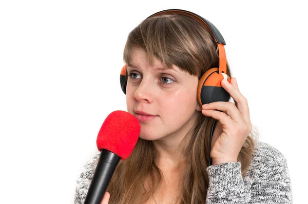 Mulher Bonita Com Microfone Fones Ouvido Está Gravando Sua Música — Fotografia de Stock