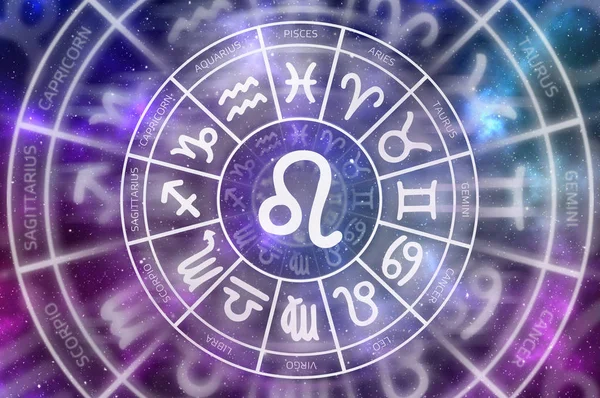 Символ Зодиака Льва внутри круга гороскопов — стоковое фото