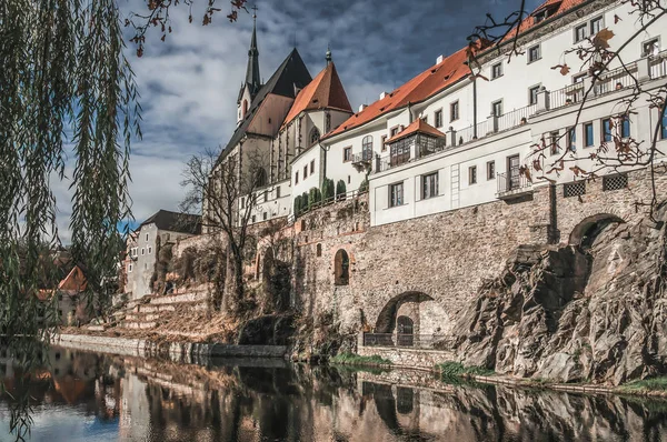 Beautiful view to the castle and river Vltava in Cesky Krumlov — Stock Photo, Image