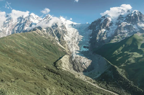 Mooie sneeuw bergen en gletsjer in Georgië — Stockfoto