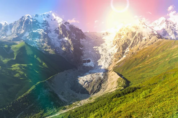 Mooie sneeuw bergen en gletsjer in Georgië — Stockfoto