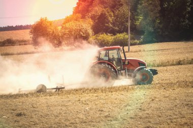 Traktör bir saha-tarım ve Agronomi konsepti