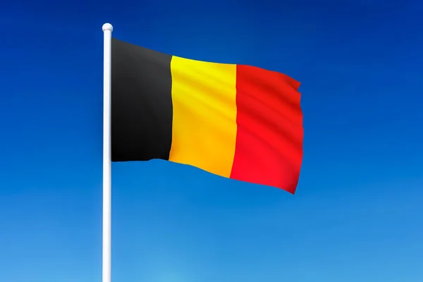 Ondeando la bandera de Bélgica sobre el fondo azul del cielo — Foto de Stock