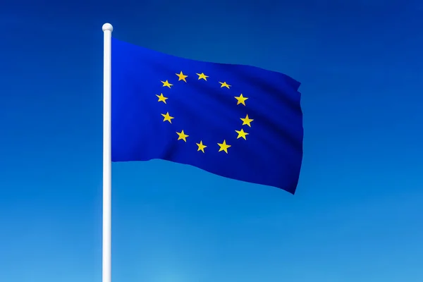 Mávání vlajkou Evropské unie na pozadí modré oblohy — Stock fotografie