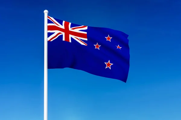 Bandeira acenando da Nova Zelândia no fundo do céu azul — Fotografia de Stock