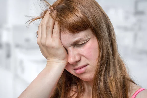 Vrouw Met Ogen Pijn Houdt Haar Pijnlijke Oog Lichaam Pijn — Stockfoto