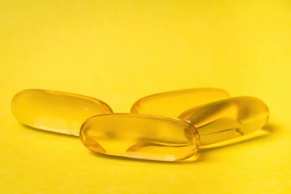 Detailní Záběr Omega Tobolek Izolovaných Žlutém Pozadí — Stock fotografie