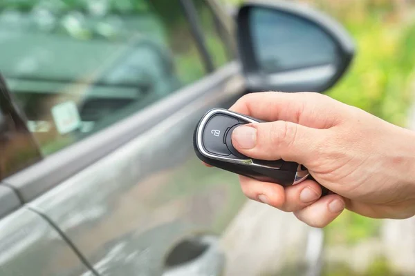 Woman Lock Unlock Her Car Car Remote Control Car Background — Stock Photo, Image