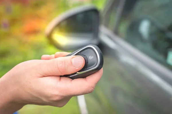 Woman Lock Unlock Her Car Car Remote Control Car Background — Stock Photo, Image