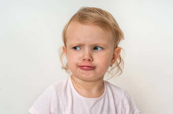 Petit Bebe Avec Une Expression Triste Dans Le Visage Concept Malheureux Et Tristesse Nouveau Ne Fille Stock Photo Petit Bebe Avec Une Expression Triste Dans Le Visage Concept Malheureux Et Tristesse Nouveau Ne Fille Stock Photo