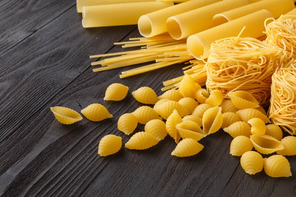 Pasta Samling Rustika Trä Bakgrund Mörka — Stockfoto